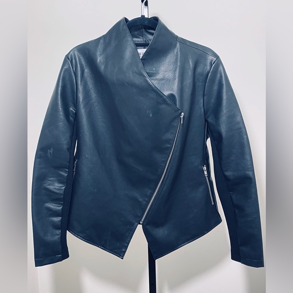 BB DAKOTA STEVE MADDEN DESIGNER FAUX LEATHER ASSYM ZIPPER EDGY MOTO JACKET SZ M - Picture 2 of 6